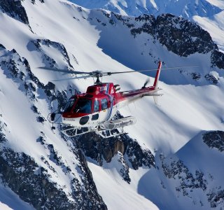 Heli im Anflug auf Mont Fortin