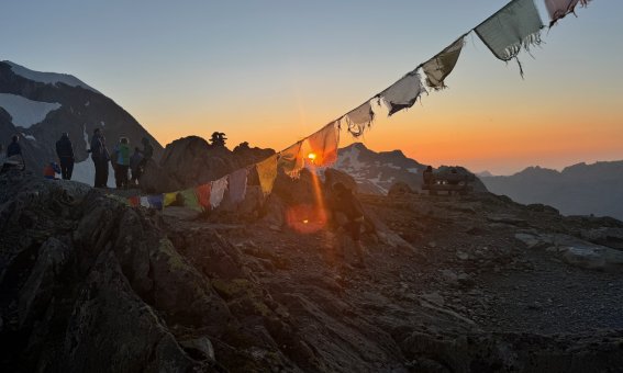 tibetflaggen an der huette