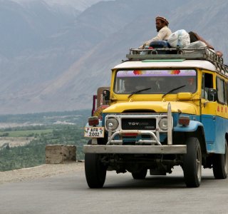 Pakistan, toyota bushtaxi, karakorum highway