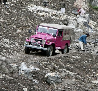 Pakistan, land cruser toyota, way to askole