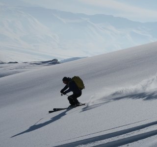 abfahrt im pulverschnee, suusamyr valley