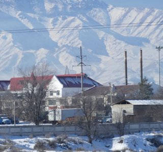 Kirgistan - industrieanlagen am tien shan highway