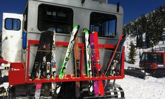 Cat skiing Revelstoke, British Columbia, Kanada