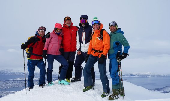 skitourengruppe, gipfelbild, tromsdaltinden