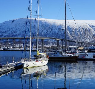 segelyachten im hafen, tromsø