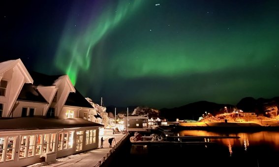 Nordlichter ueber hamn i senja