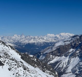 mt rosa kette mit matterhorn von sueden