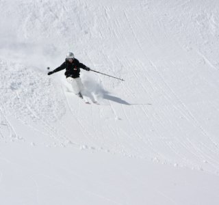 Lötschental, skifahrer im powder