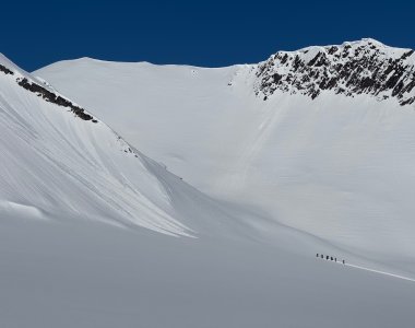 spitzbergen, ski & sail, skitourengruppe, aufstieg ingeborgfjellet