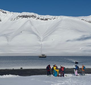 skitourengruppe spitzbergen, anlanden mit zodiac