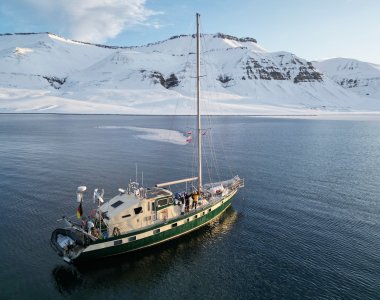 Skitouren spitzbergen, ocean b, drone 2