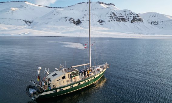 Skitouren spitzbergen, ocean b, drone 2