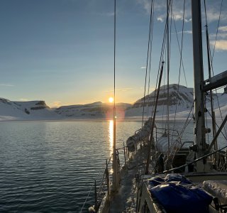 Spitzbergen, ocean b sonnen am horizont