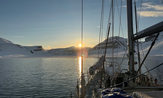 Spitzbergen, ocean b sonnen am horizont