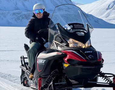 Spitzbergen, snowmobil tour, liene