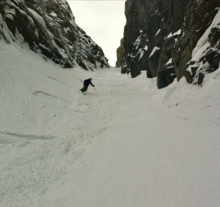 telemarker in steiler rinne, skitouren Narvik