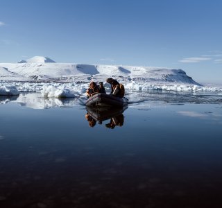 Skitouren West-Grönland, Zodiac beim Anlanden