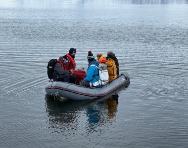 Zodiac beim übersetzen, skitouren grönland