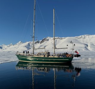 Ocean A, Expeditionsschiff Grönland