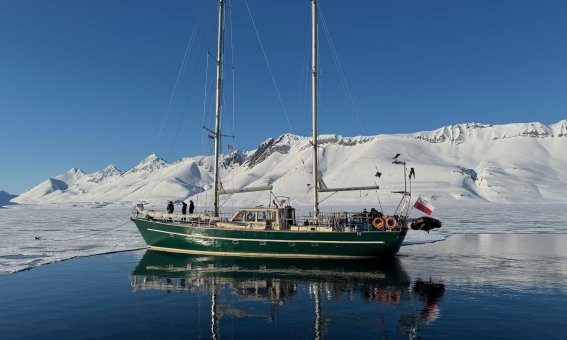 Ocean A, Expeditionsschiff Grönland