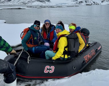 anlandung mit zodiac,ocean b, spitzbergen