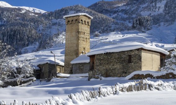Georgien, Haus in Mestia, winter