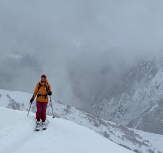 Skitour über Mestia, Skitourengeherin