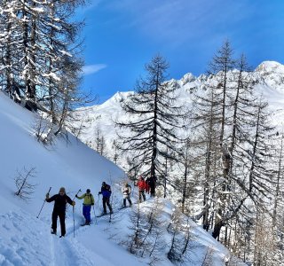 Geführte Skitouren Gruppe im Tessin