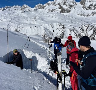 Schneedeckenuntersuchung im Tessin, Skitouren Val Bedretto