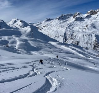 Abfahrt im flachen Gelände