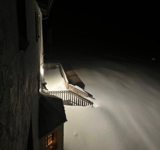 Neuschnee vor der Hütte, Silvretta