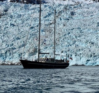 Grönland, Skitour Maniitsoq, segelyacht Ocean A, Gletscherbruch