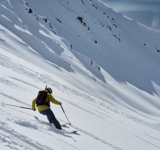 Svalbard 26 , abfahrt über eine steilflanke im st-jonsfjorden