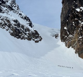 Svalbard 26 - gruppe im aufstieg zum phippsfjellet