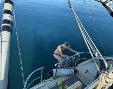 Svalbard 26 , maia beim eisbaden