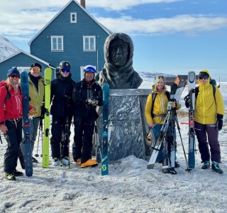 Svalbard 26 - Roald Amundsen Denkmal Ny-Ålesund