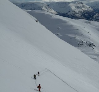 aufstieg zum nordmannnviktinden,im hintergrund gillevarri rücken