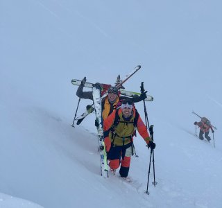 skibergsteiger, bootpacking, lyngen alps