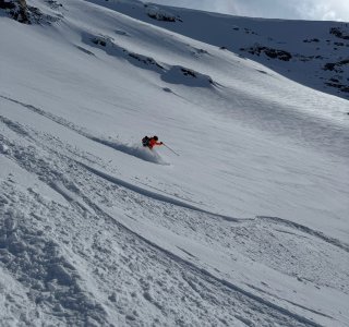 abfahrt vom sorbmegaisa nach NW, powderturns