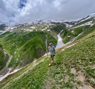 Dirk, Abstieg vom Guli-Pass nach Mestia