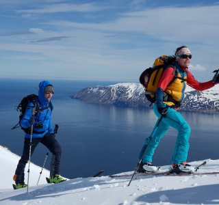 03 Aufstieg bei Sonnenschein, Fjordblick 