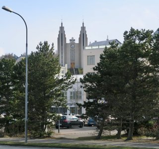 14 Akureyrarkirkja, die bekannte Kirche im Zentrum von Akureyri