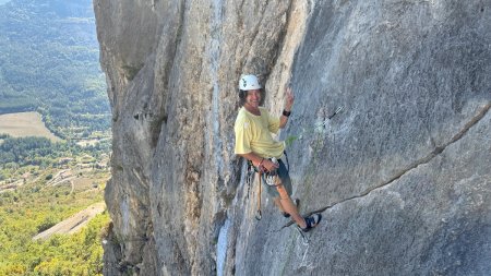 Kletterkurs Orpierre, Sylvain in der Route: Marco mon ami 6b