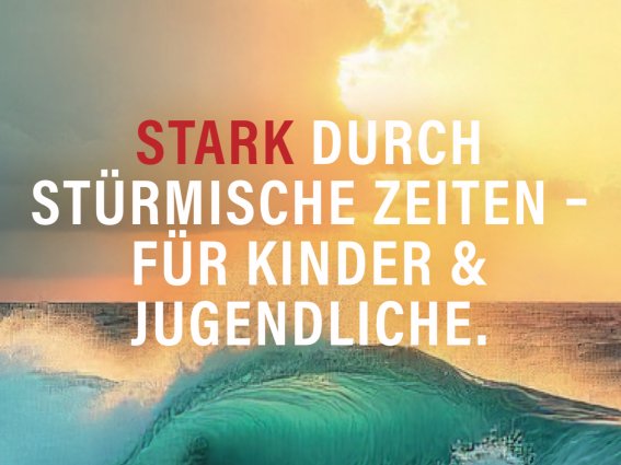 In dieser Szene ist die Kraft des Meeres zu sehen, symbolisch für Kinder und Jugendliche, die Herausforderungen meistern.