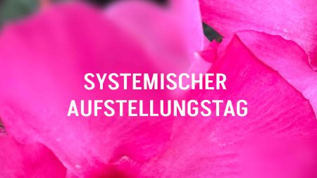 In einem bunten Garten findet der systemische Aufstellungstag statt, wo Menschen zusammenkommen, um an persönlichen Themen zu arbeiten.