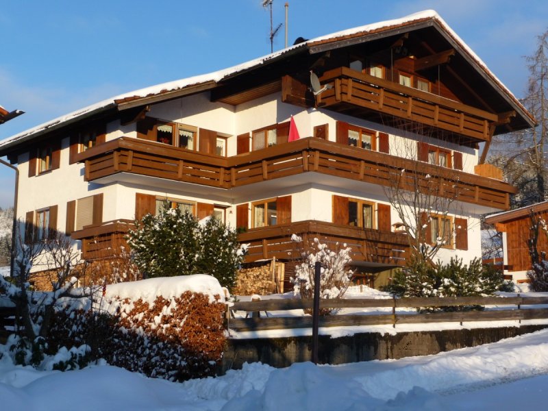 Bild vom Haus im Winter
