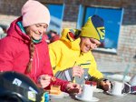 Kaffee und Kuchen auf der Terrasse