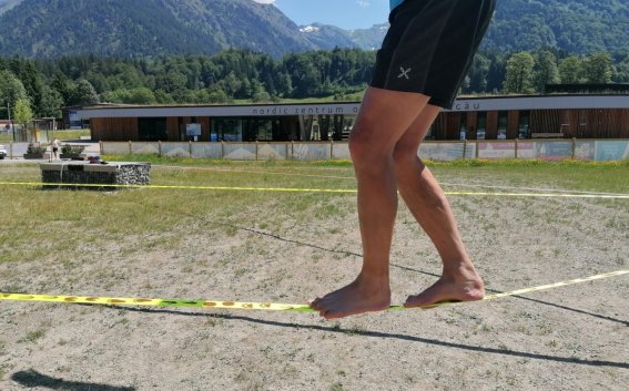 Balance halten auf der Slackline