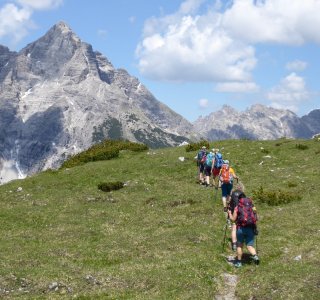 Auf dem Grat zum Kranzberg, im Hintergrund der Hochvogel