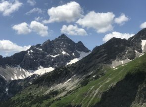 Jubiläumsweg mit Blick auf den Hochvogel (2)